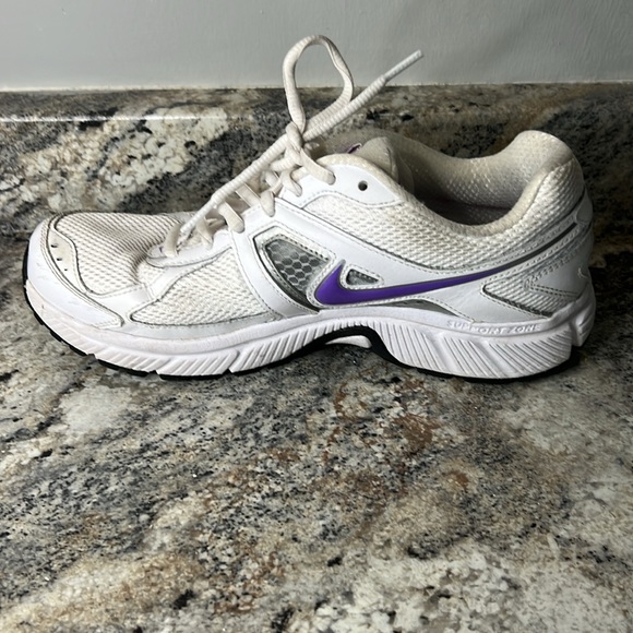 Nike impact groove running shoes for women. Size 9 - Picture 4 of 11